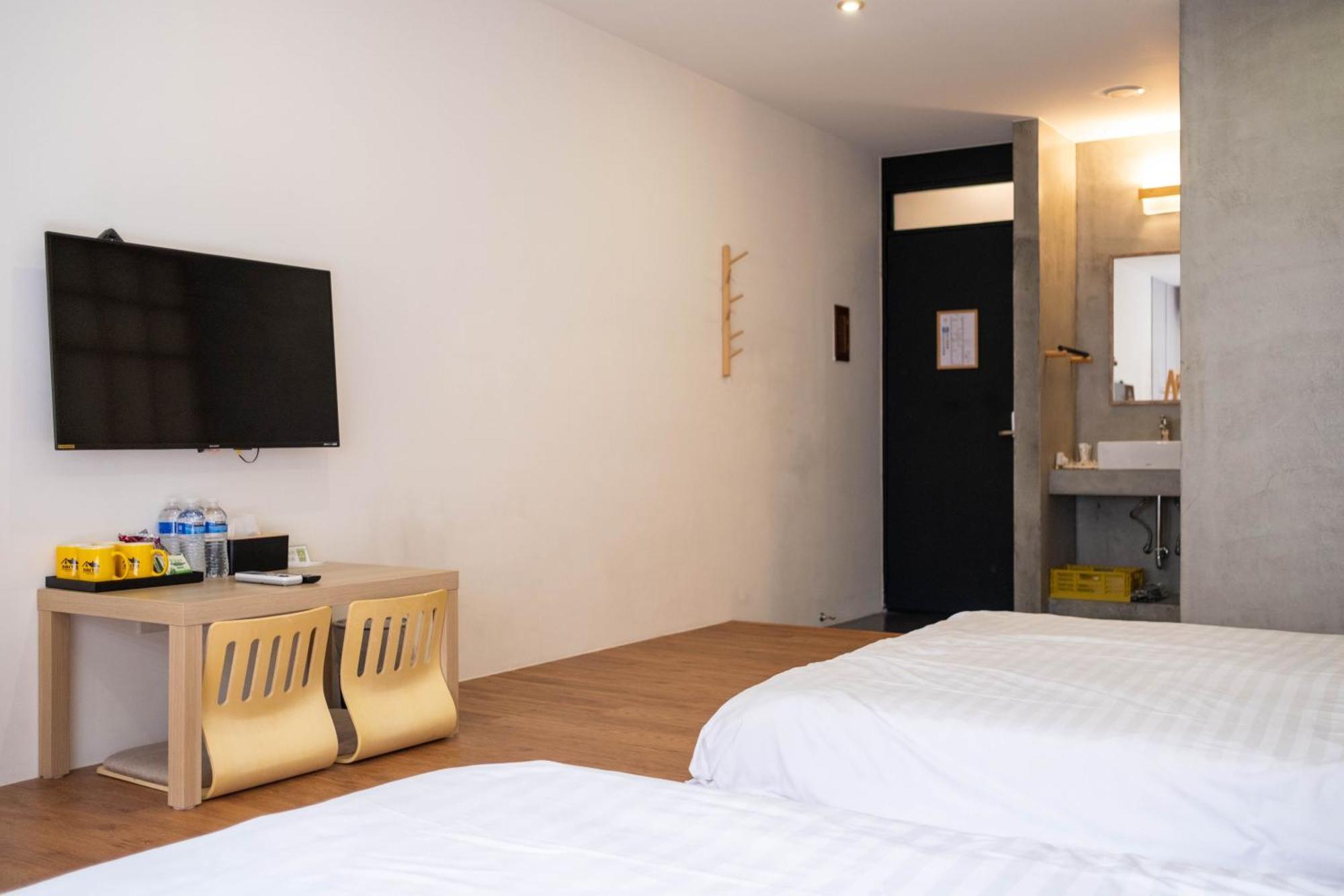 RAITO Hostel Tainan Buitenkant foto